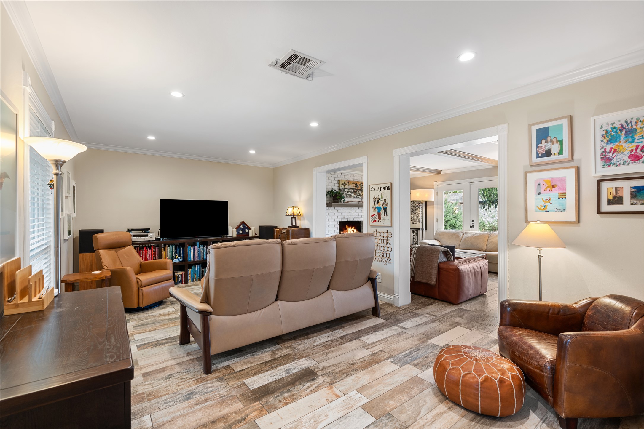 14219 Apple Tree Road Houston, TX 77079 - Photo 4 of 33 Den - located to the left when you walk in the front entry.