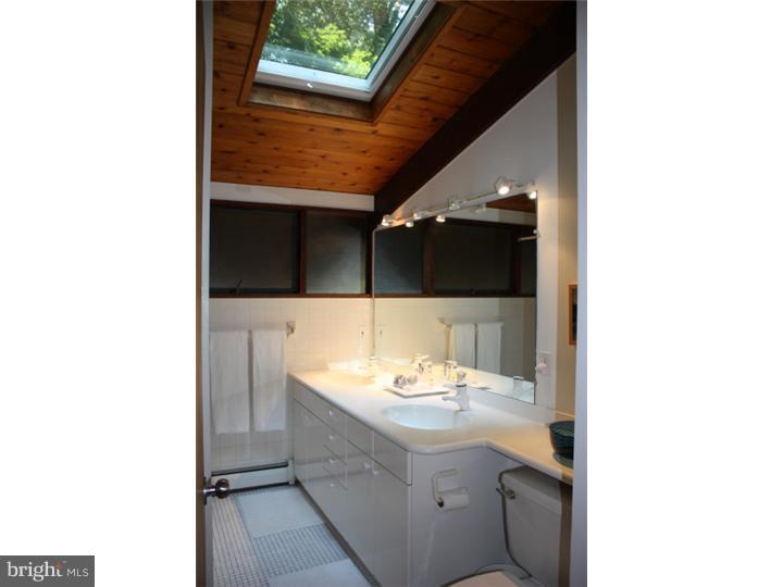 730 Limehouse Road Radnor, PA 19087 - Photo 15 of 25 Bathroom