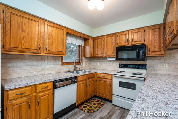 $305,000 | 6779 Leisure Creek Drive Southeast, Caledonia, MI 49316