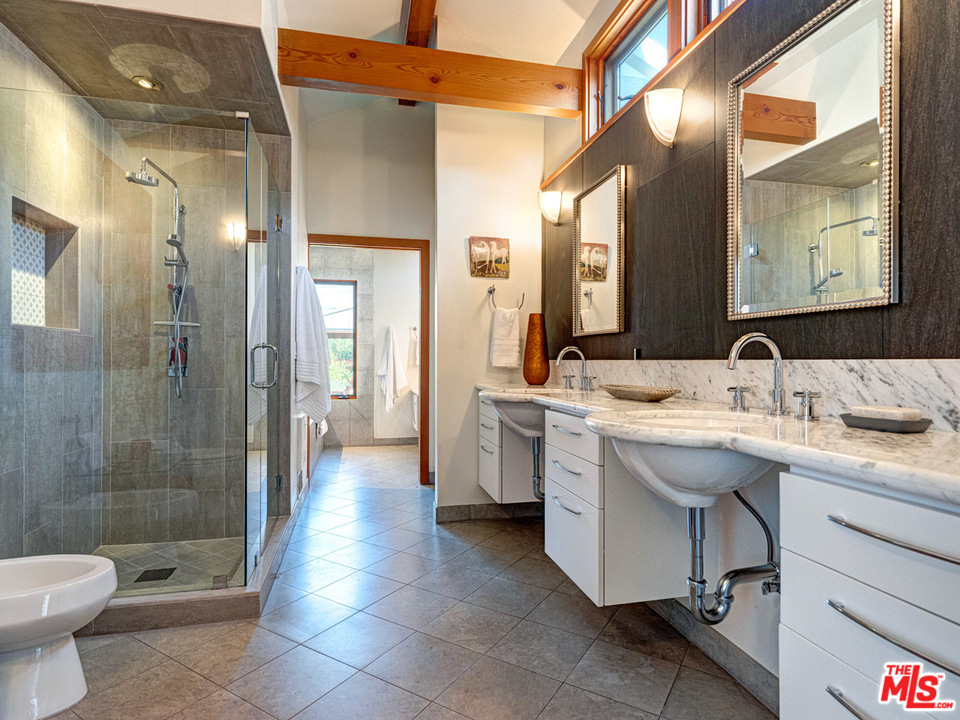10543 Northvale Road Los Angeles, CA 90064 - Photo 14 of 35 Gallery Image 14