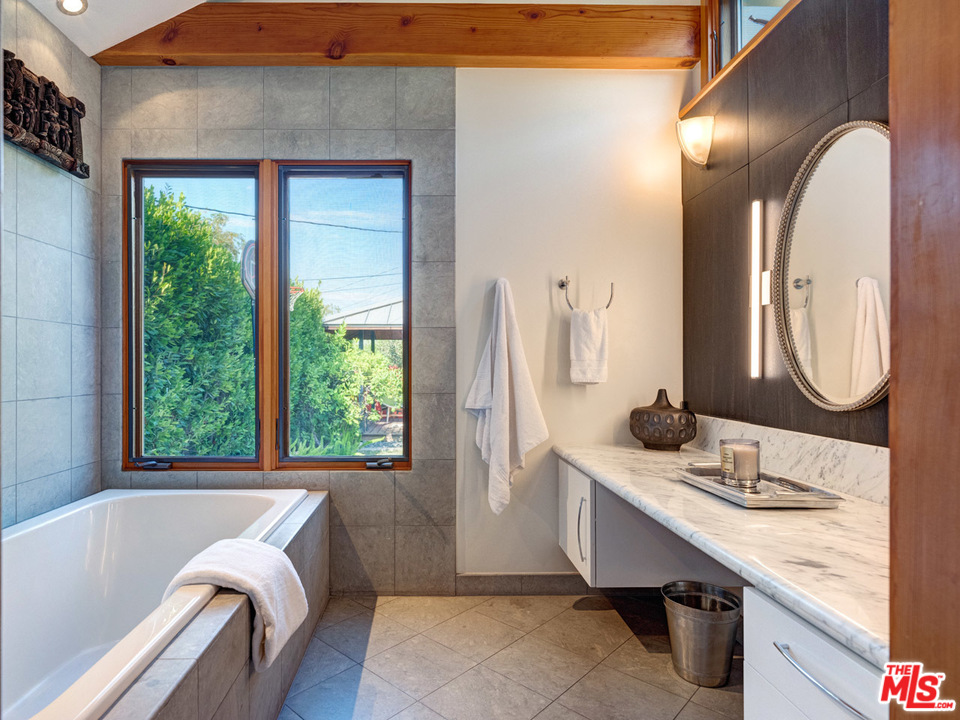 10543 Northvale Road Los Angeles, CA 90064 - Photo 15 of 35 Gallery Image 15