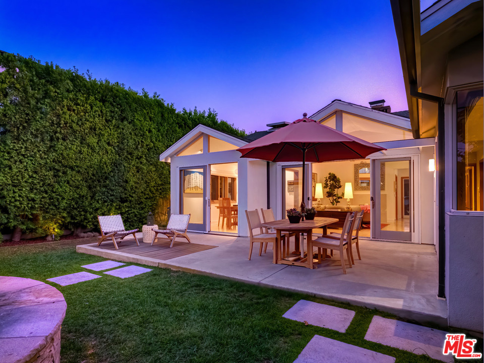 10543 Northvale Road Los Angeles, CA 90064 - Photo 17 of 35 Gallery Image 17
