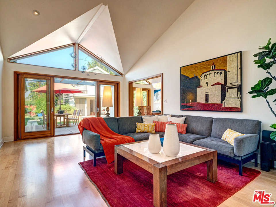 10543 Northvale Road Los Angeles, CA 90064 - Photo 3 of 35 Gallery Image 3