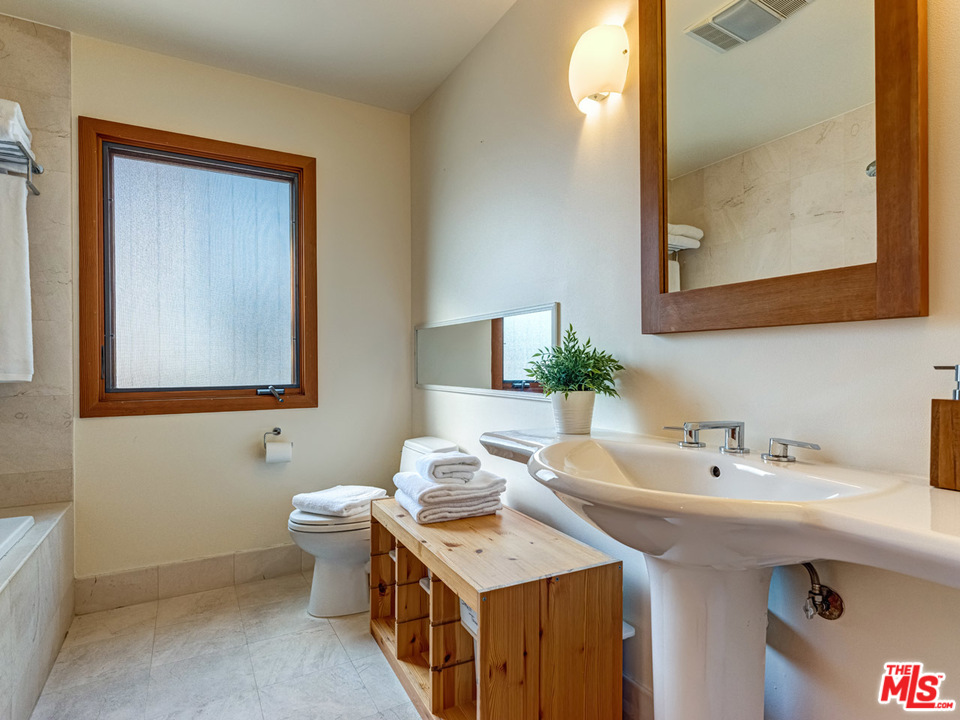 10543 Northvale Road Los Angeles, CA 90064 - Photo 29 of 35 Gallery Image 29