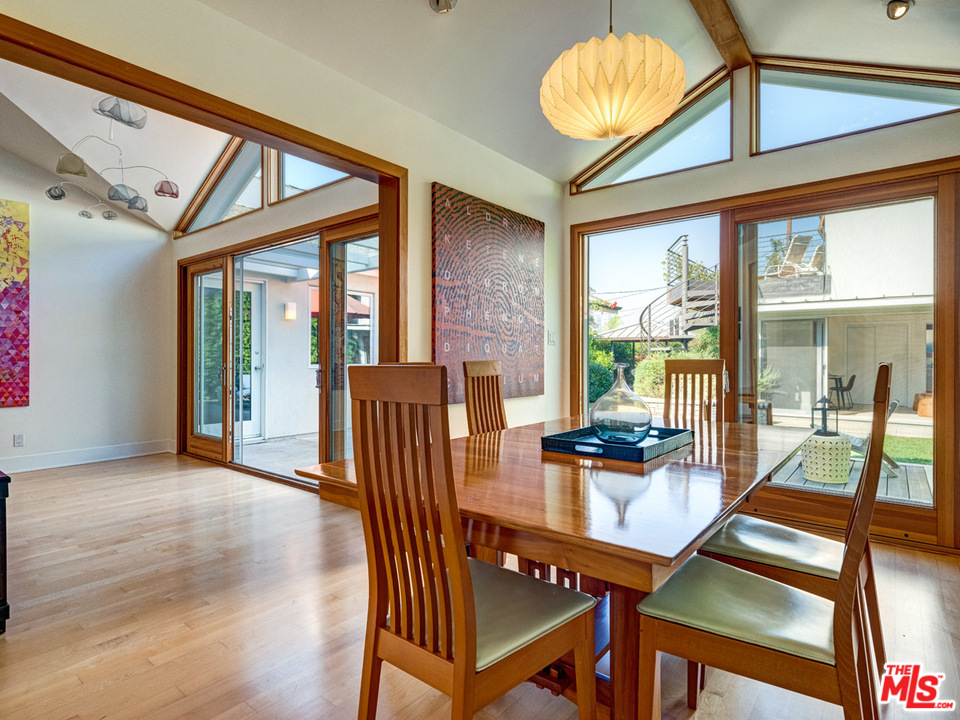 10543 Northvale Road Los Angeles, CA 90064 - Photo 8 of 35 Gallery Image 8