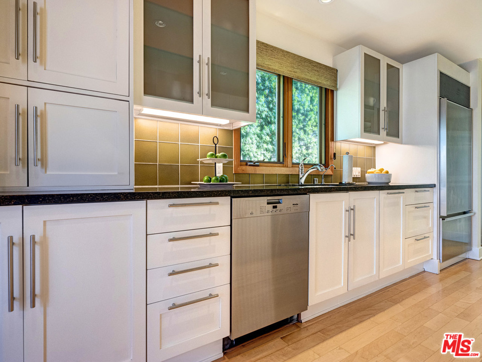 10543 Northvale Road Los Angeles, CA 90064 - Photo 10 of 35 Gallery Image 10