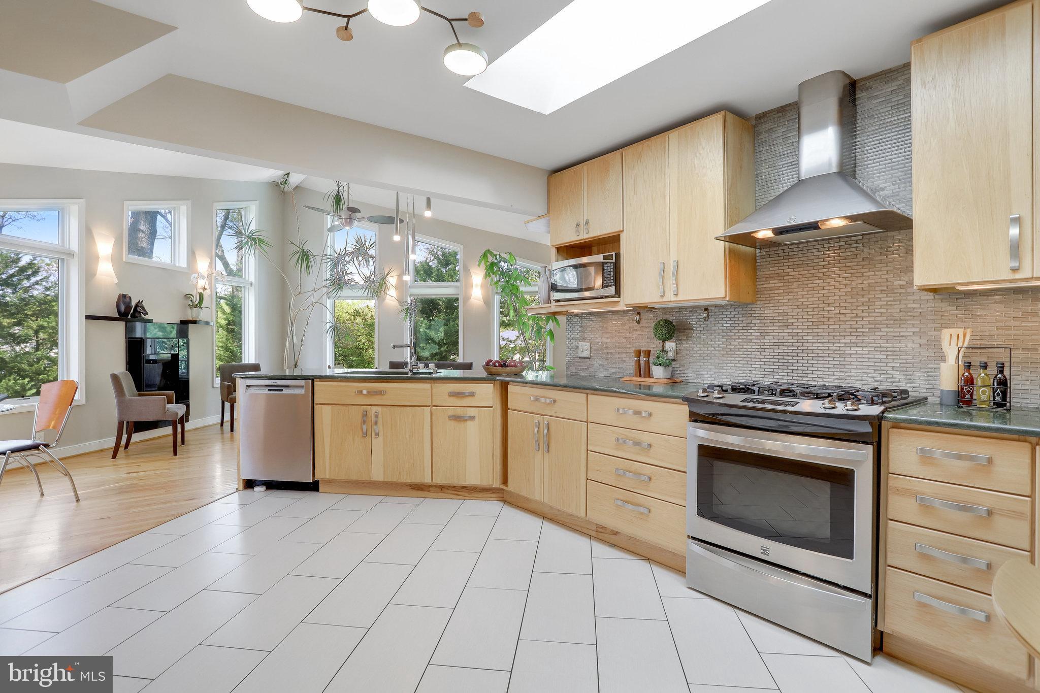 7112 Wesley Road Springfield, VA 22150 - Photo 6 of 43