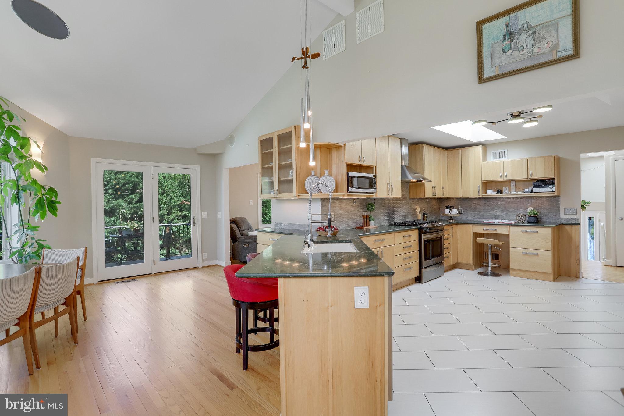 7112 Wesley Road Springfield, VA 22150 - Photo 9 of 43