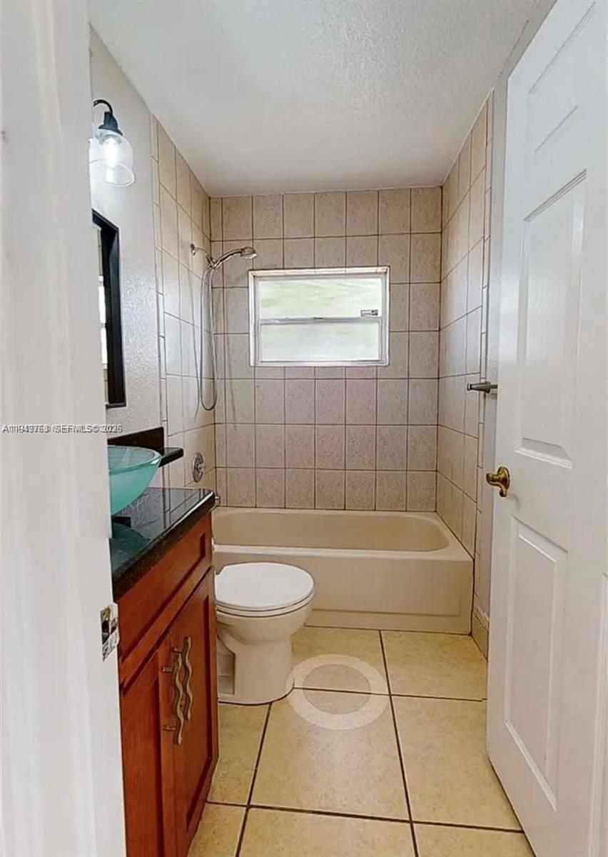 14001 Oak Ridge Drive Davie, FL 33325 - Photo 6 of 14