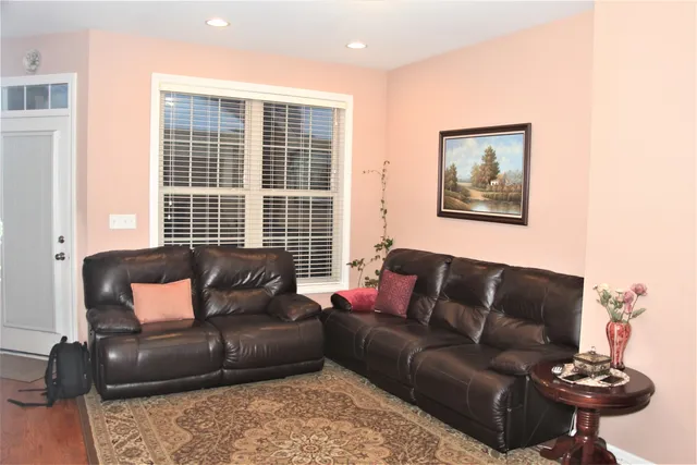 $2,900 | 2492 Waterbury Lane, Buffalo Grove, IL 60089