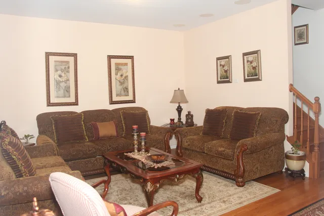 $2,900 | 2492 Waterbury Lane, Buffalo Grove, IL 60089