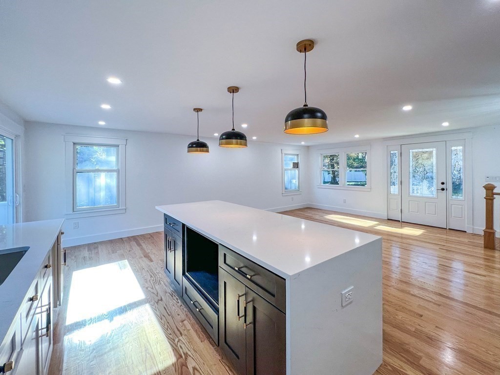 43 Oregon Road Ashland, MA 01721 - Photo 5 of 42