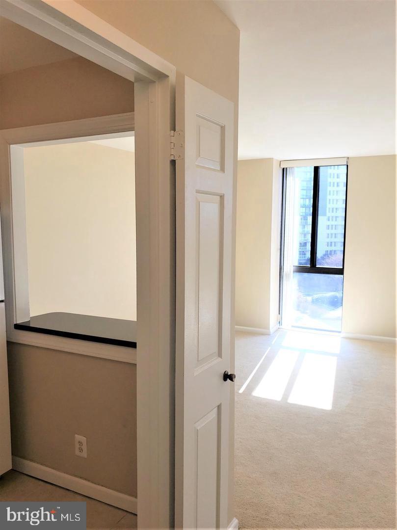 6800 Fleetwood Road, Unit 708 McLean, VA 22101 - Photo 6 of 35 Bright and airy entryway with city views.