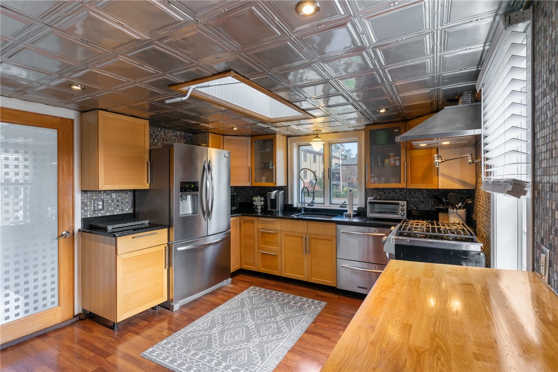 282 Thames Street Bristol, RI 02809 - Photo 4 of 50