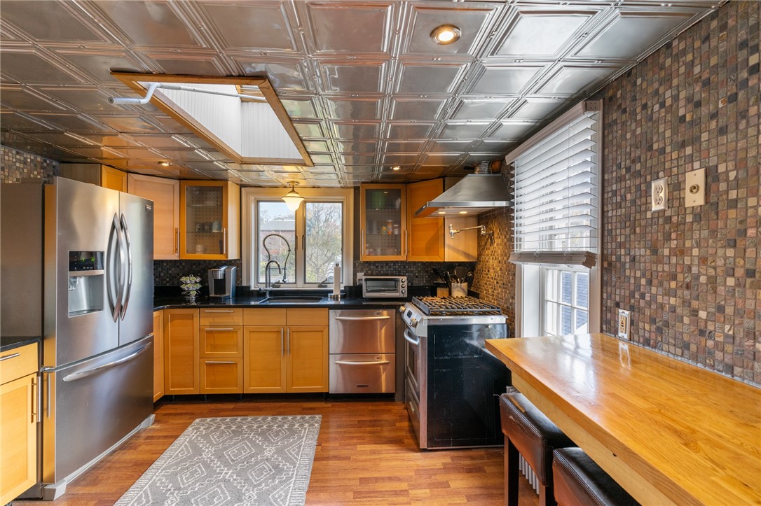 282 Thames Street Bristol, RI 02809 - Photo 5 of 50