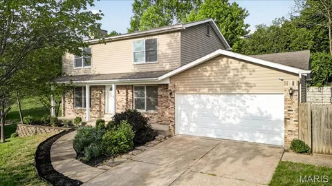 $350,000 | 12228 Glenpark Drive, Maryland Heights, MO 63043
