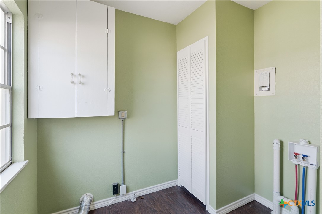 222 East Cedar Street Seguin, TX 78155 - Photo 28 of 46 a view of an entryway with wooden floor