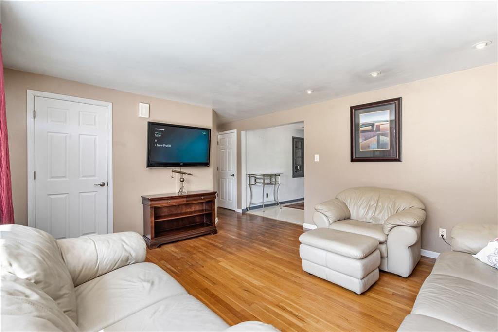 1011 Silver Lane McKees Rocks, PA 15136 - Photo 3 of 25 Gallery Image 3