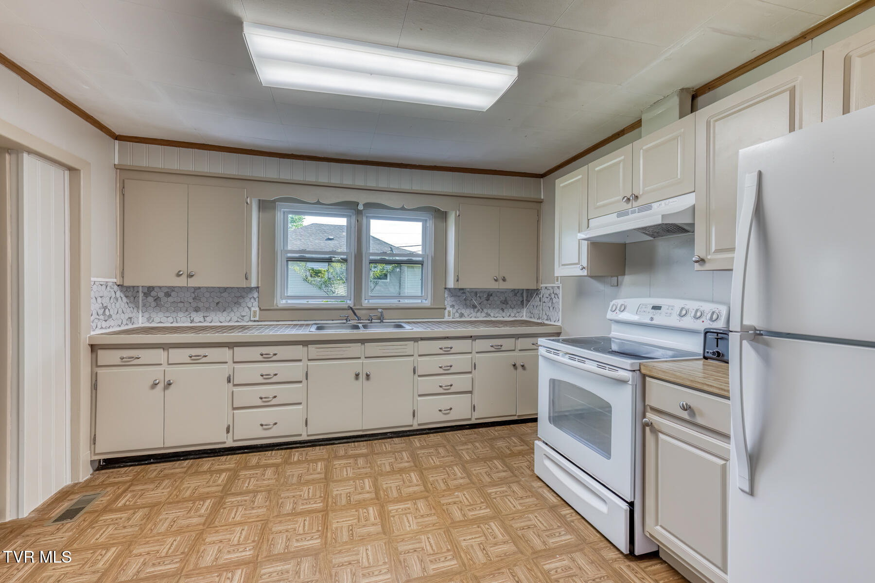 945 North Elm Avenue Erwin, TN 37650 - Photo 13 of 46 945 N Elm Ave-13