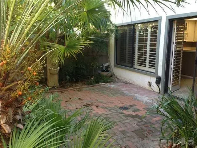 $3,975 | 8266 Caminito Modena, La Jolla, CA 92037