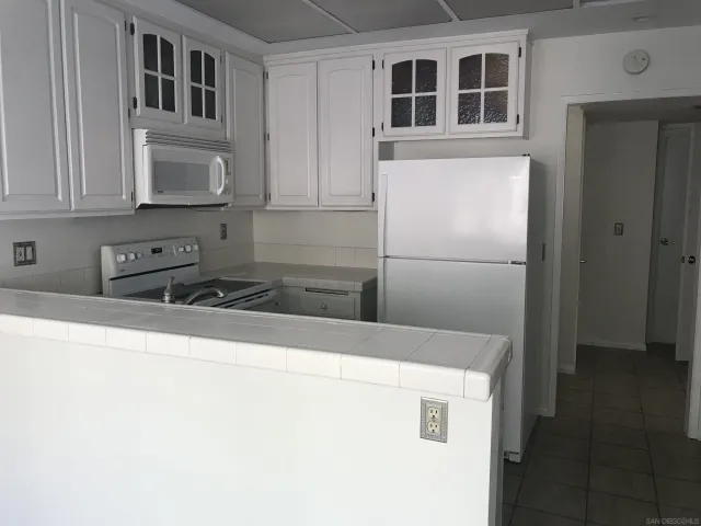 $3,975 | 8266 Caminito Modena, La Jolla, CA 92037