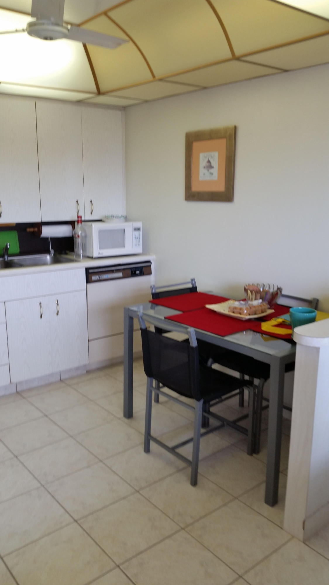 3075 Wolverton East, Unit D Boca Raton, FL 33434 - Photo 3 of 23 3075 WOLVERTON D - KITCHEN 2