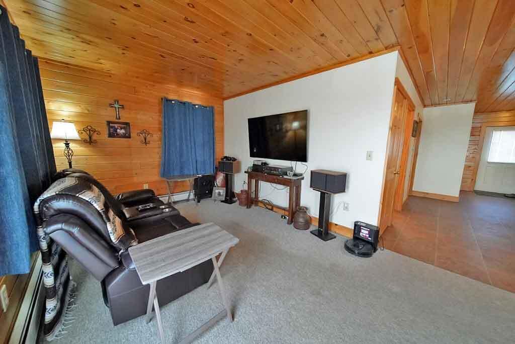 20 Hemore Road Houlton, ME 04730 - Photo 28 of 61 living-area-ludlow-home