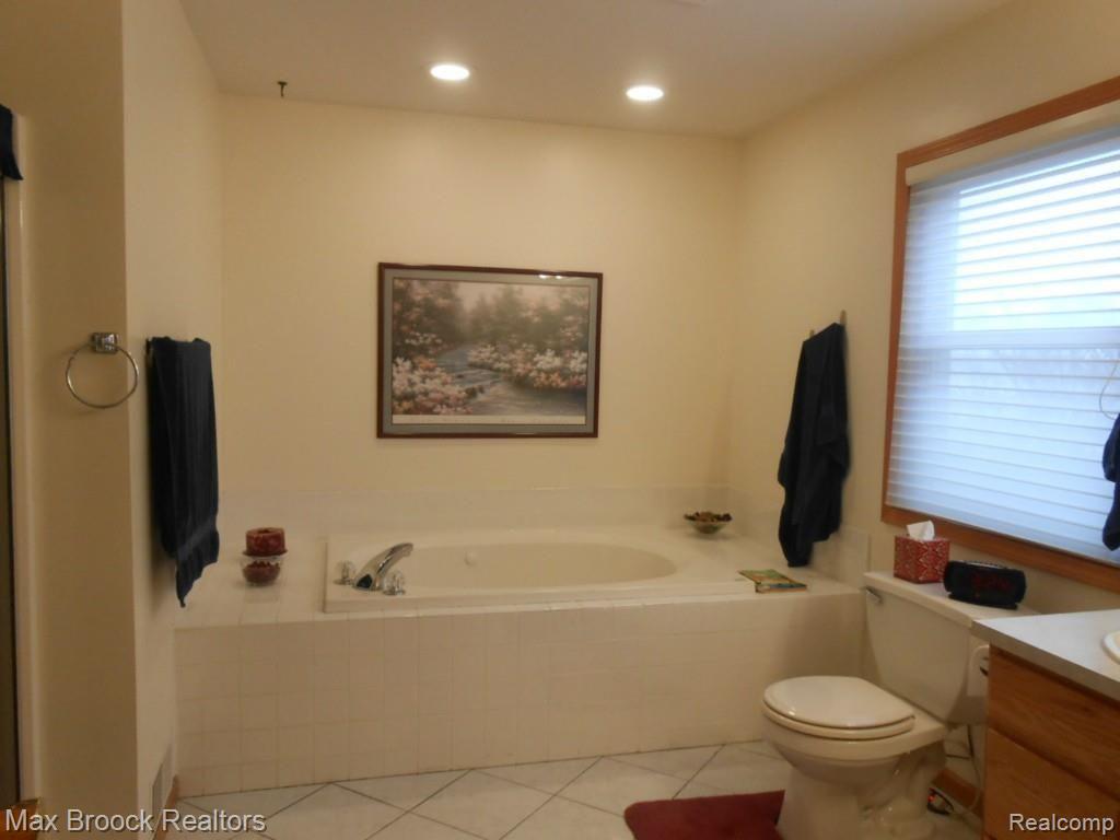 1872 East Hamlin Road Rochester Hills, MI 48307 - Photo 6 of 45