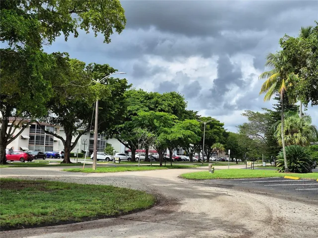 $150,000 | 1201 Hillcrest Court, Unit 302, Hollywood, FL 33021