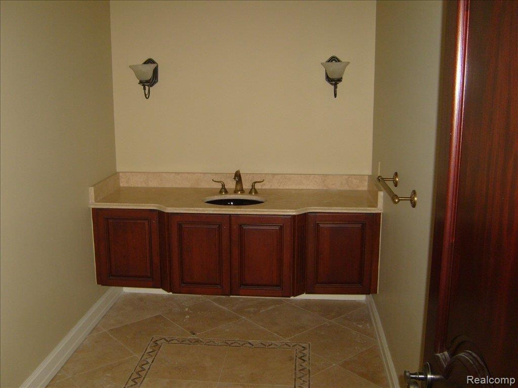2641 Fairway Court Rochester, MI 48306 - Photo 12 of 19 S7000005