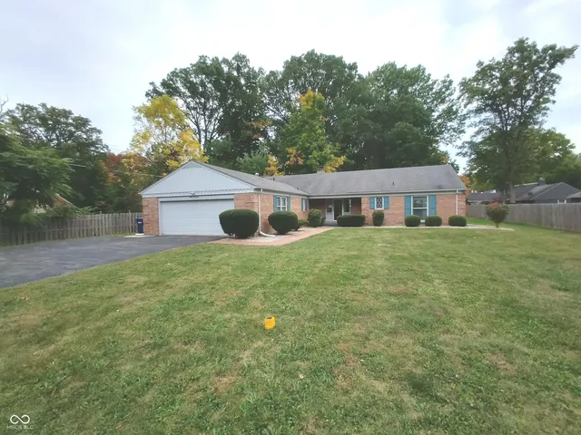 $295,000 | 1321 Greenway Drive, Anderson, IN 46011
