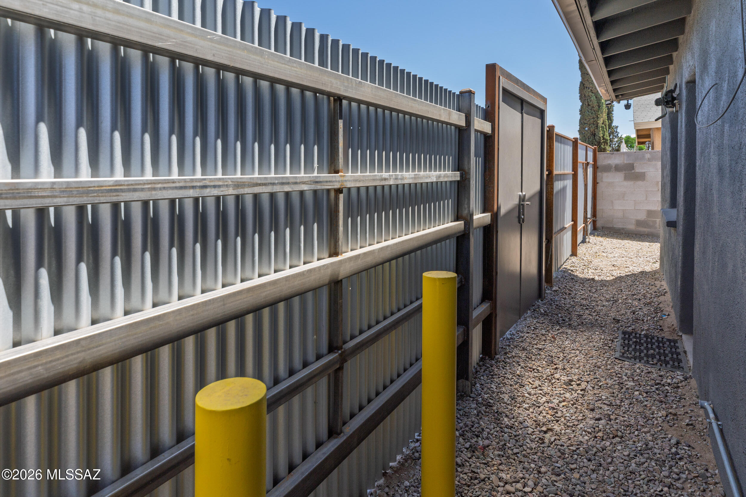 802 East Silverlake Road Tucson, AZ 85713 - Photo 7 of 46