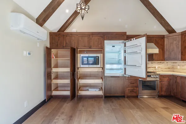 $8,750 | 4265 Denny Avenue, Toluca Lake, CA 91602