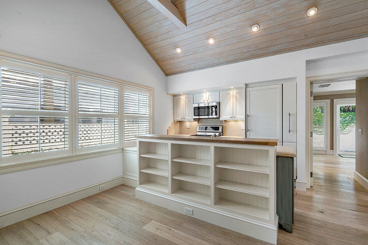 149 Root Trail Palm Beach, FL 33480 - Photo 11 of 35 006-149RootTrail-PalmBeach-FL-small