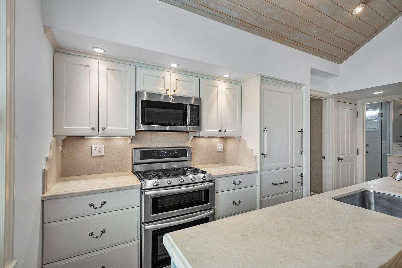 149 Root Trail Palm Beach, FL 33480 - Photo 12 of 35 008-149RootTrail-PalmBeach-FL-small