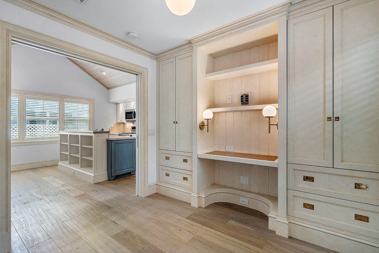 149 Root Trail Palm Beach, FL 33480 - Photo 13 of 35 013-149RootTrail-PalmBeach-FL-small