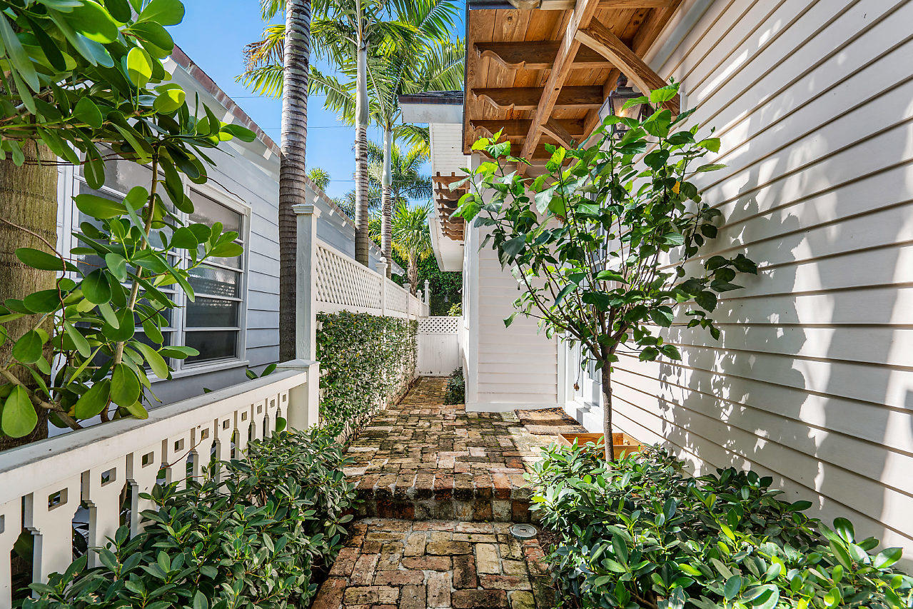 149 Root Trail Palm Beach, FL 33480 - Photo 3 of 35 025-149RootTrail-PalmBeach-FL-small