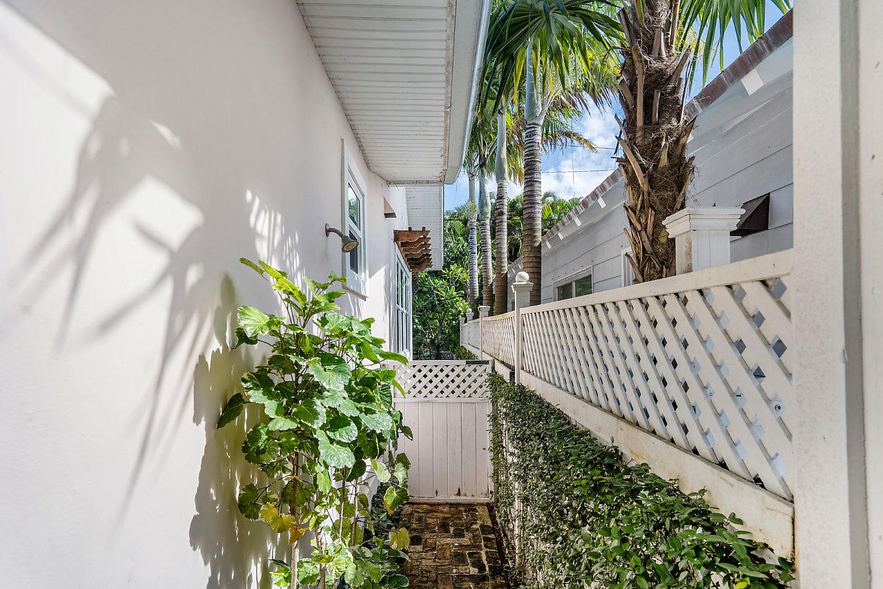 149 Root Trail Palm Beach, FL 33480 - Photo 21 of 35 024-149RootTrail-PalmBeach-FL-small