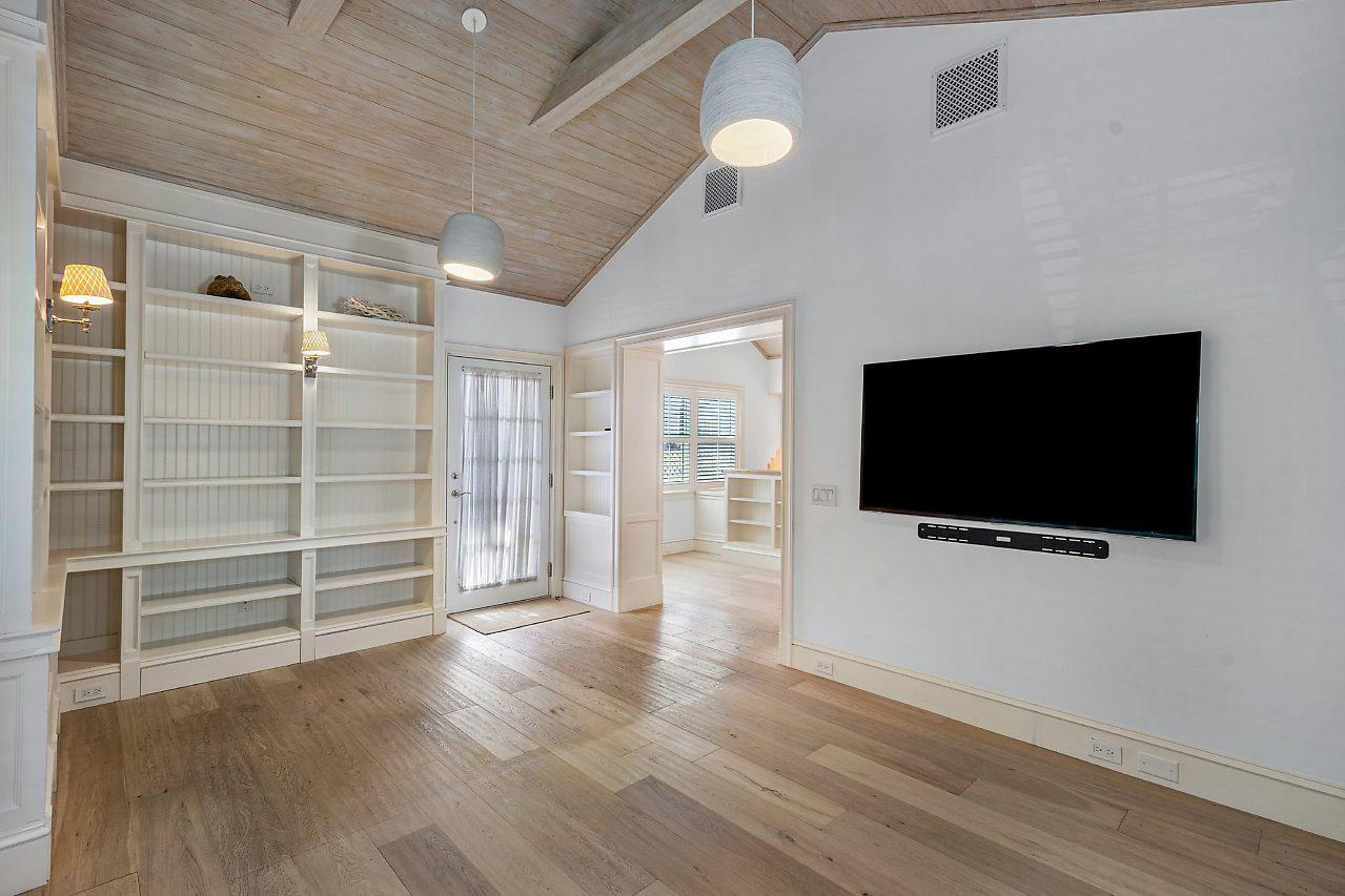 149 Root Trail Palm Beach, FL 33480 - Photo 9 of 35 011-149RootTrail-PalmBeach-FL-small