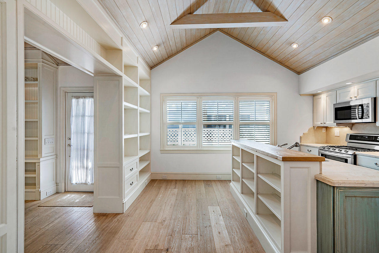 149 Root Trail Palm Beach, FL 33480 - Photo 10 of 35 010-149RootTrail-PalmBeach-FL-small