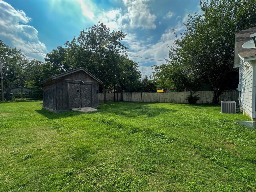 943 North Border Street Cleburne, TX 76031 - Photo 13 of 14