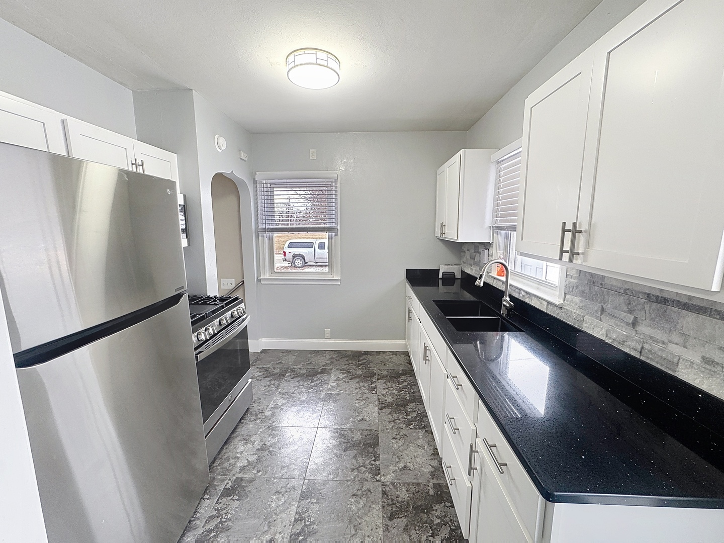 513 40th Street East Moline, IL 61244 - Photo 8 of 26