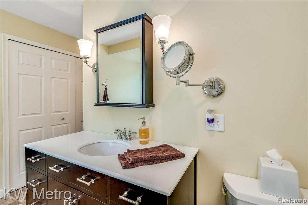 323 Shellbourne Drive Rochester, MI 48309 - Photo 44 of 62