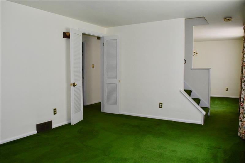 7223 Shannon Road Verona, PA 15147 - Photo 5 of 14 Gallery Image 5