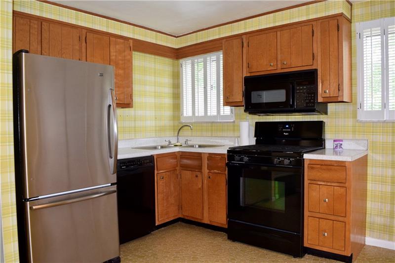7223 Shannon Road Verona, PA 15147 - Photo 6 of 14 Gallery Image 6