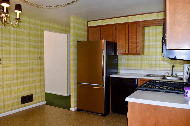 7223 Shannon Road Verona, PA 15147 - Photo 7 of 14 Gallery Image 7