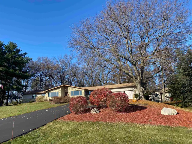 $799,999 | 5572 Stable View Lane, Fitchburg, WI 53575