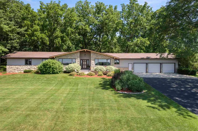 $799,999 | 5572 Stable View Lane, Fitchburg, WI 53575
