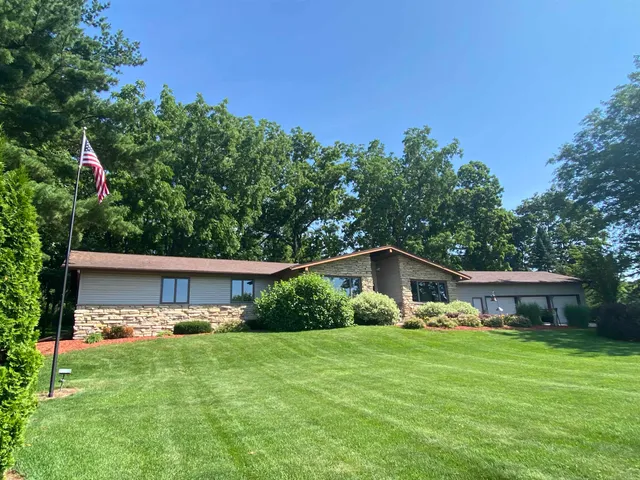 $799,999 | 5572 Stable View Lane, Fitchburg, WI 53575