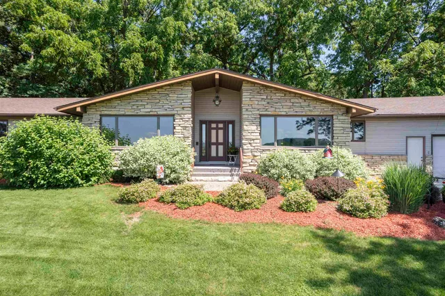 $799,999 | 5572 Stable View Lane, Fitchburg, WI 53575